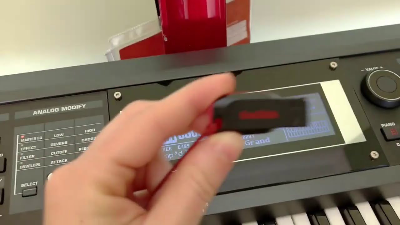 Como colocar arquivos do pendrive para a memória do Roland GW-8
