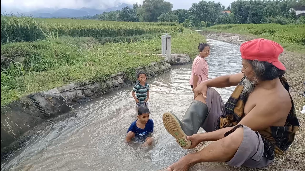 MENUNGGU BERBUKA PUASA BERMAIN DI SUNGAI