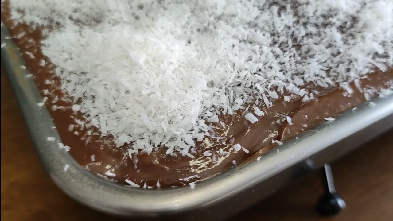 Poucos Fazem Assim! Bolo de Chocolate com Coco Perfeito para Qualquer Ocasião