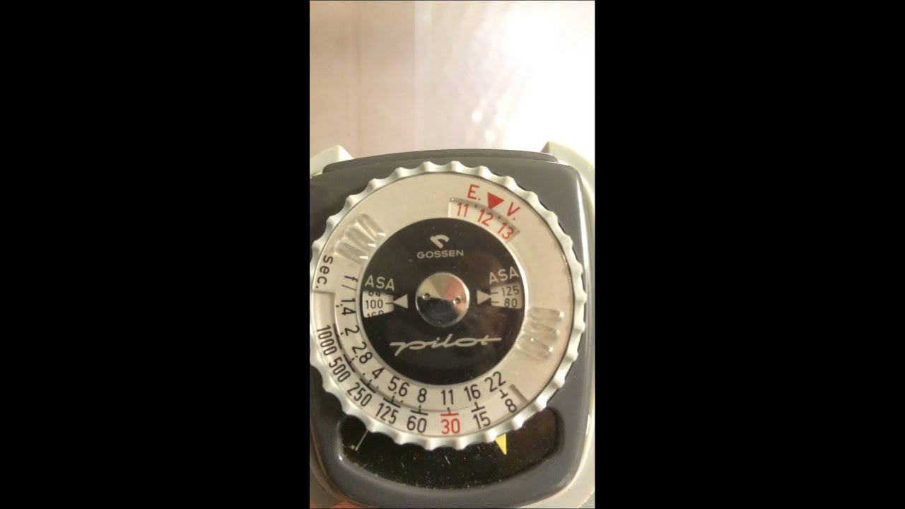 How to use a handheld analog dial light meter