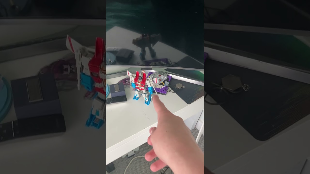 Starscream does a backflip 