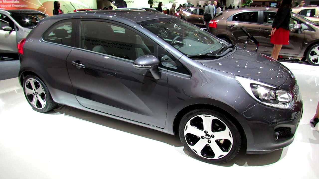2013 KIA RIO Diesel - Exterior and Interior Walkaround - 2012 Paris Auto Show