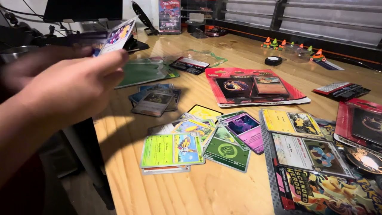 Abriendo cartas Pokemon nueva colección Asended Héroes