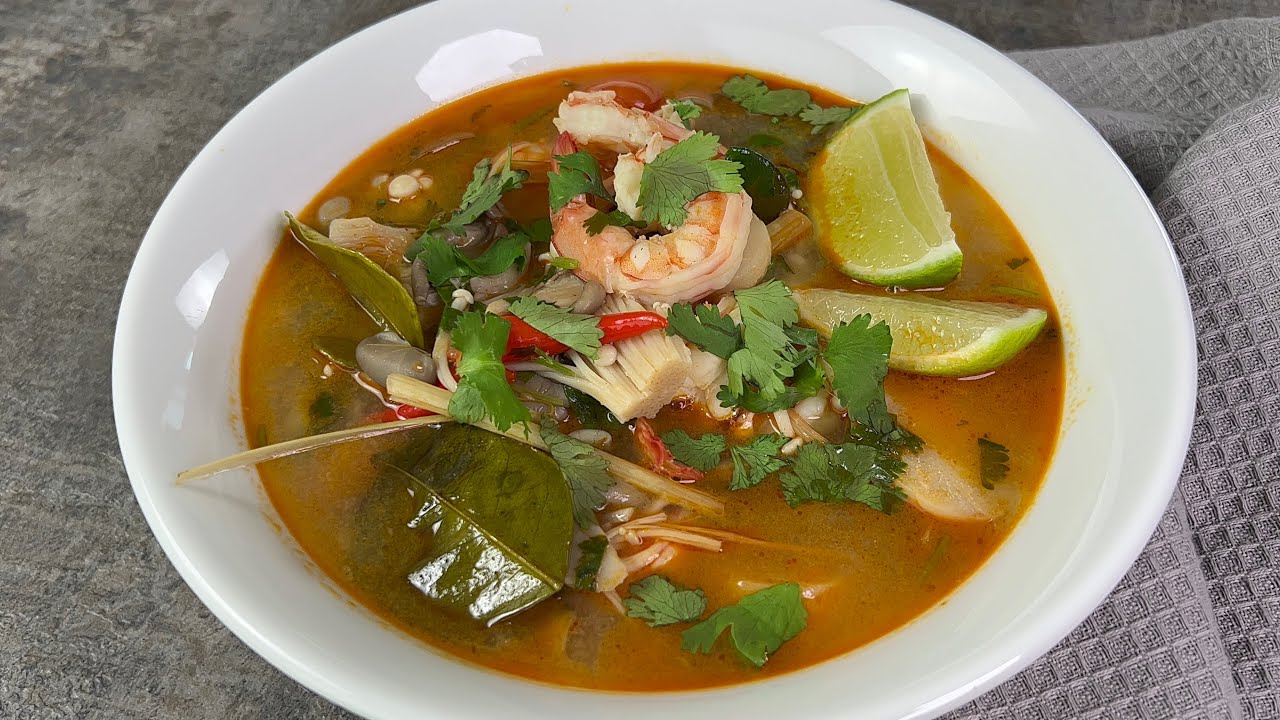 شوربة توم يوم التايلندية🍲How to make Tom Yum🤤 Recipe