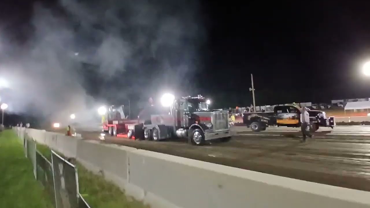RYAN ANDERSON OUT OF NOWTHEN, MINNESOTA PULLING HIS SUPER SEMI CALLED TWISTED METAL IN RIVER FALLS!!