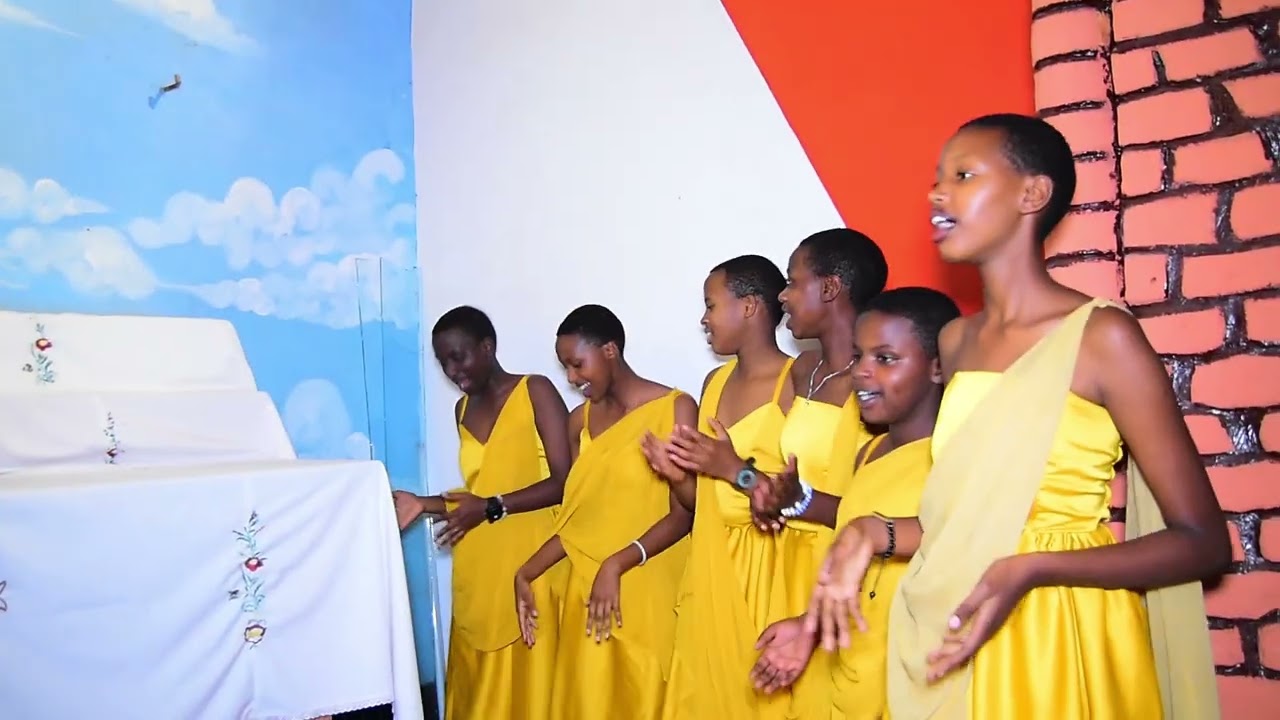 Kuzwa Yezu Mwiza by Chorale La Victoire College Sainte Marie Reine Kabgayi