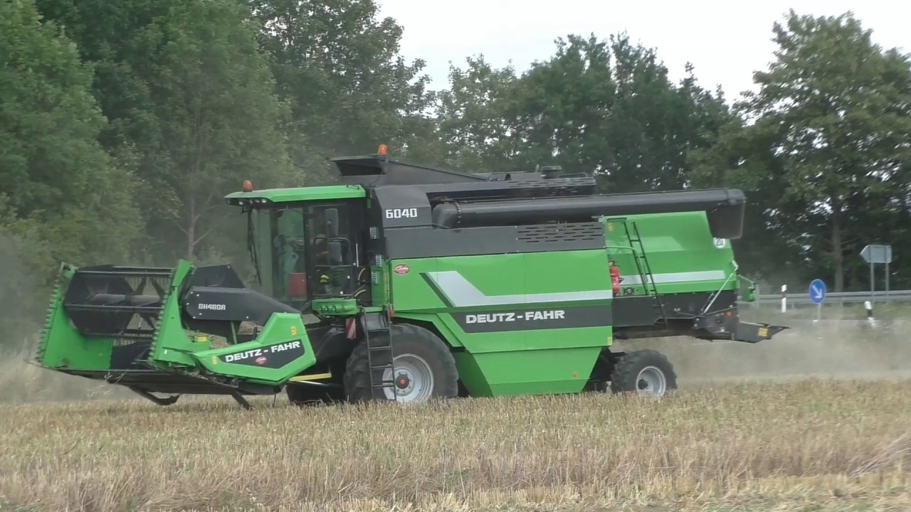 Raps Dreschen mit Deutz Fahr HTS 6040 auf ein größeren Acker mit etwas zu Kleinen Drescher gegenüber