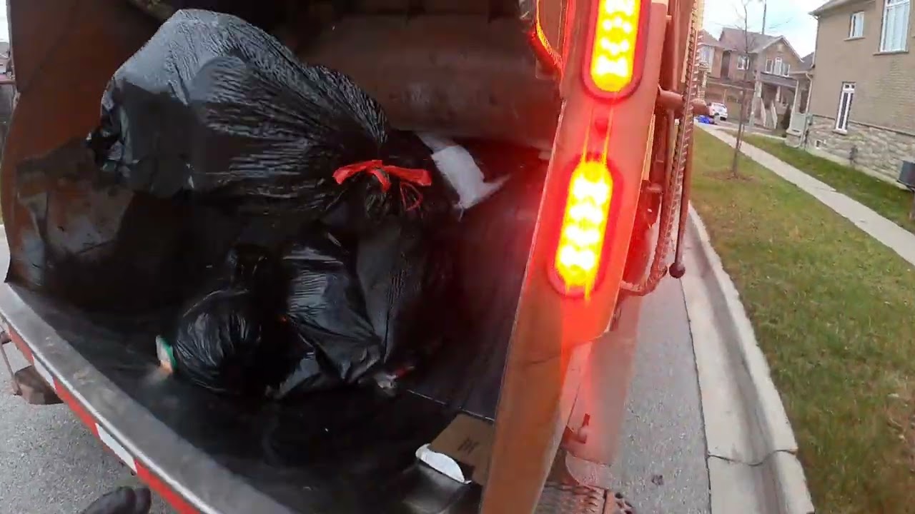 GARBAGE!! GoPro POV Manual trash collection (a)