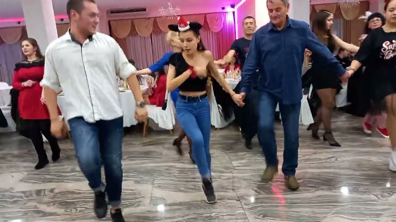 Стефчово хоро (Зелена салата) - 2 варианта