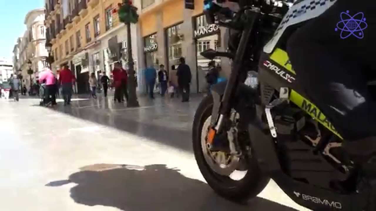 Policías de 0 a 100 en 4 segundos: motos eléctricas de la Policía Local de Málaga