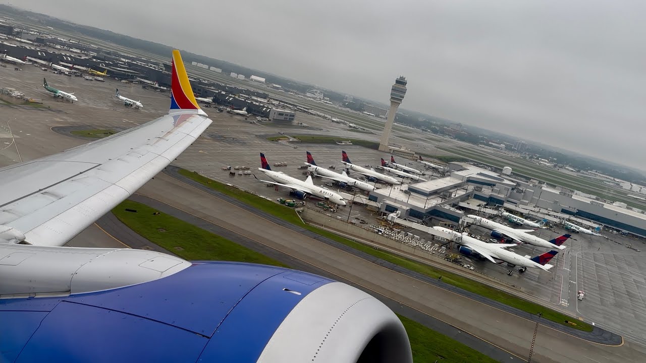 4K | Southwest Airlines Boeing 737 MAX 8 (N8848Q) Rainy Morning Atlanta Takeoff