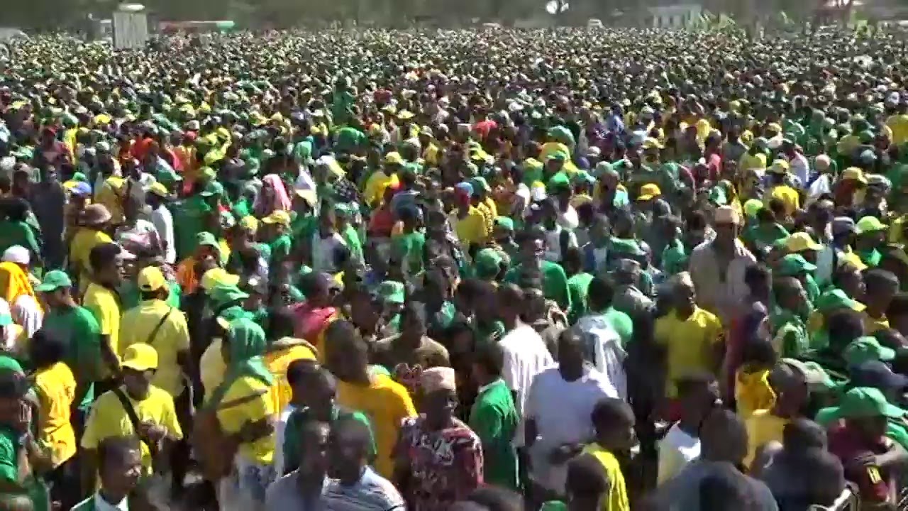 MWINYI ATIKISA ZANZIBAR, MKUTANO WA KAMPENI VIWANJA VYA MNAZI MMOJA.