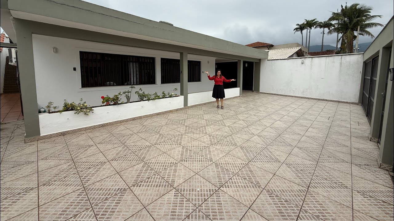 Uma raridade ☺️💎🤌🏼😍casa 03 dormitórios, lote inteiro a 200mts do Mar 🏖️em Praia Grande📍