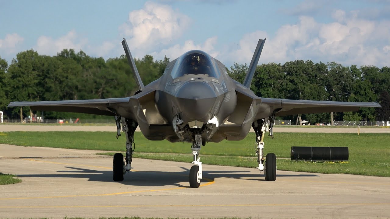 USMC F-35B Saturday Demo - EAA AirVenture Oshkosh 2025