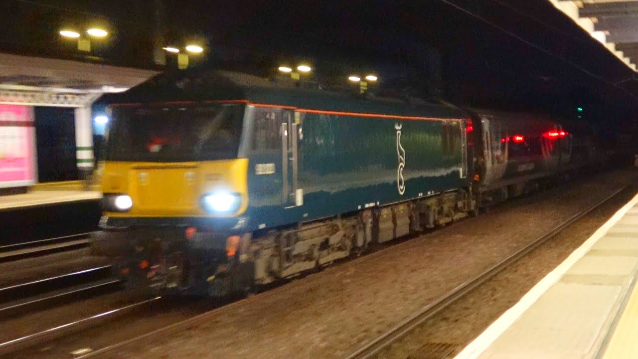 Late Night Trains at Welwyn Garden City (Incl. Sleeper Diverts via ECML) - 19/06/22