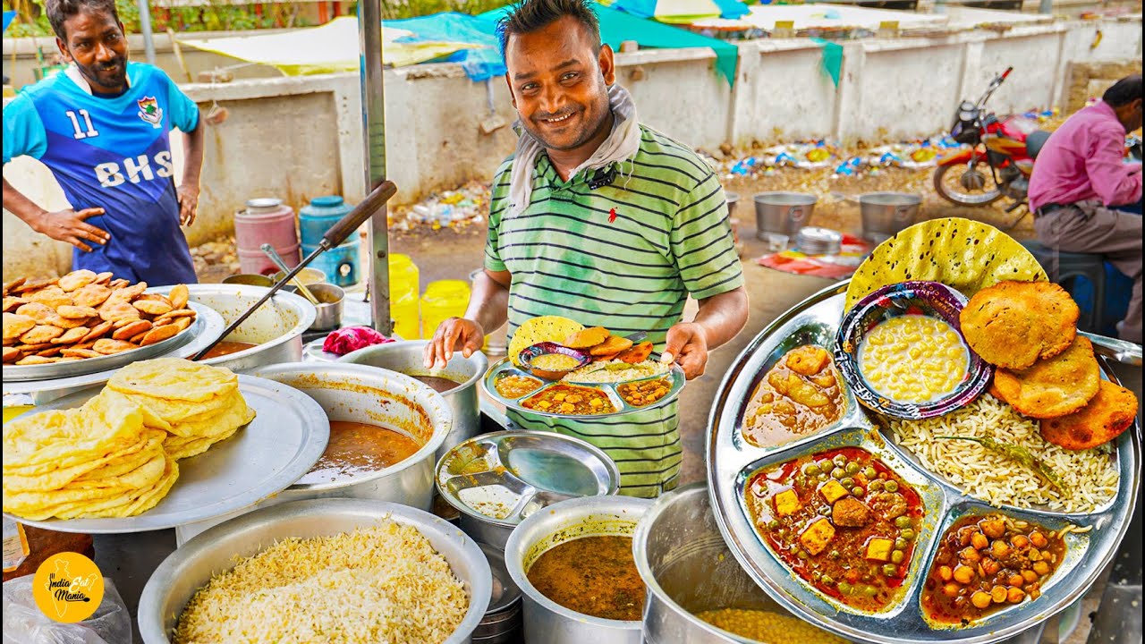 Roadside Mini Restaurant Serves Unlimited Kachori With 6 Gravy Items Rs. 30/- Only l Prayagraj Food