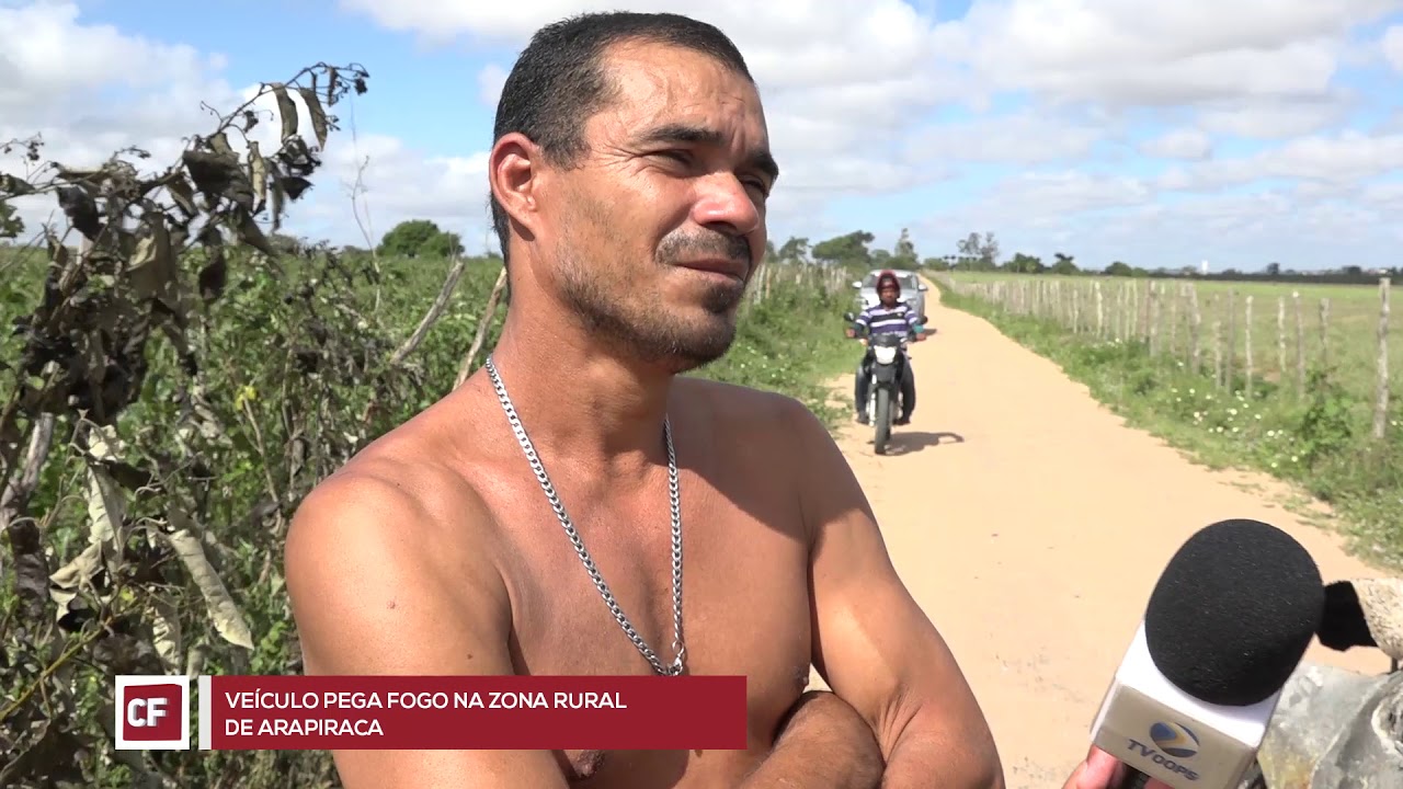 Veículo pega fogo na zona rural de Arapiraca.