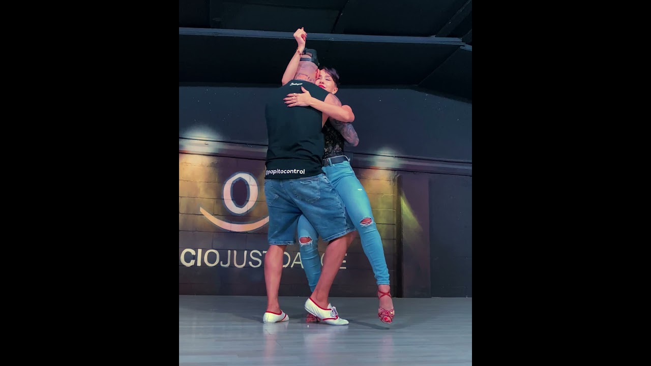 Adrián y Anita bailan Pedro Conga - Si Supieras⁠