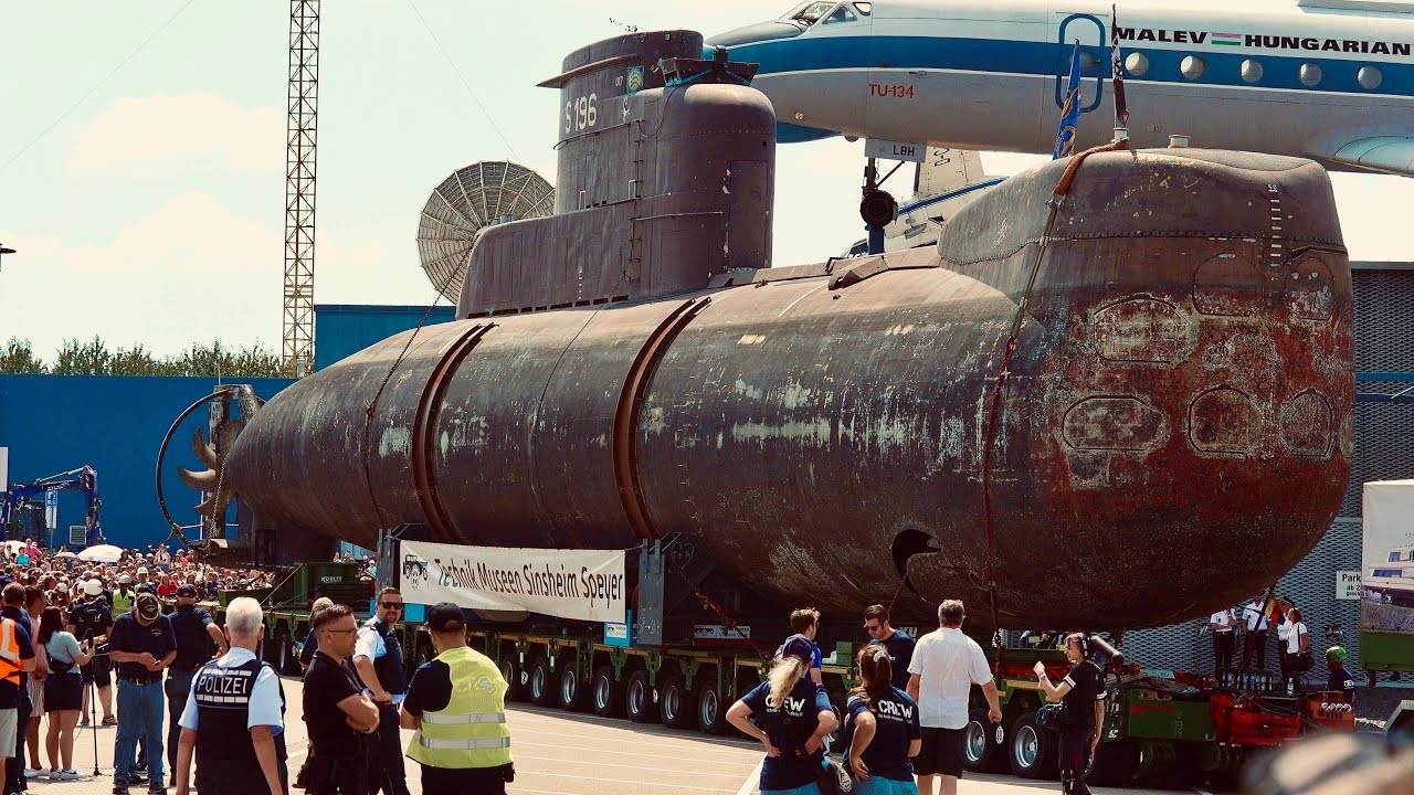 Das U-Boot U17 / Ankunft  im Technikmuseum Sinsheim 4K Video