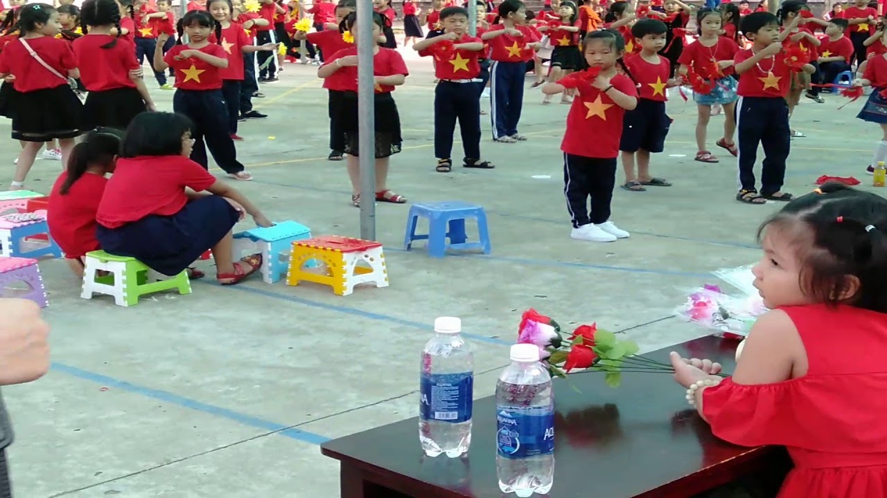 Hợp mặt 20/11 trường tiểu học đông phú 1