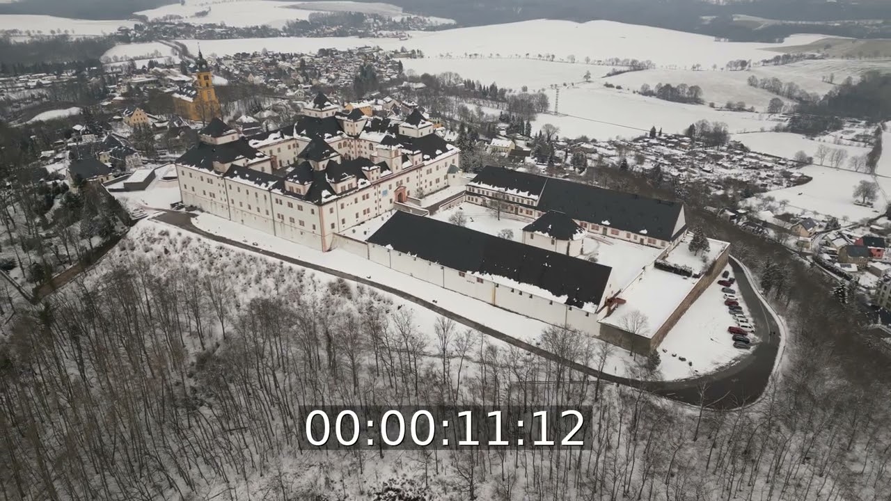 Winterluftbild Burganlage Schloss Augustusburg in Augustusburg im Bundesland Sachsen, ...