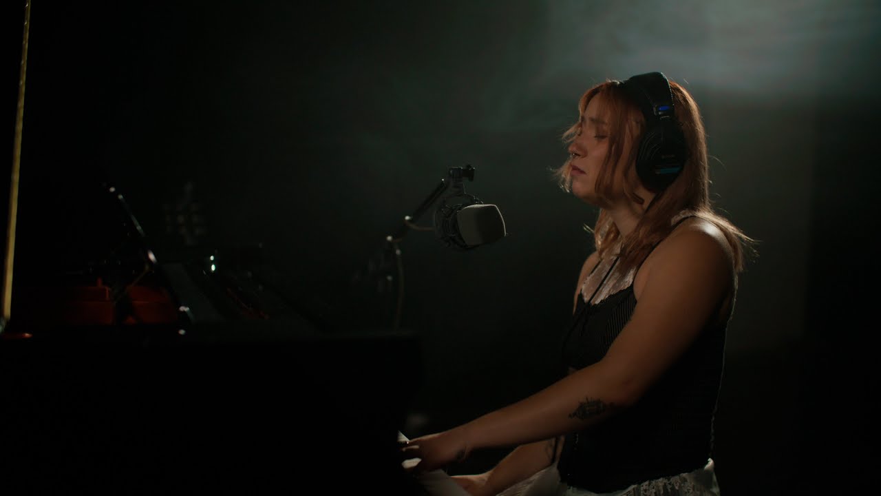 Desperate (Official Live Video) - Ashlynn Malia