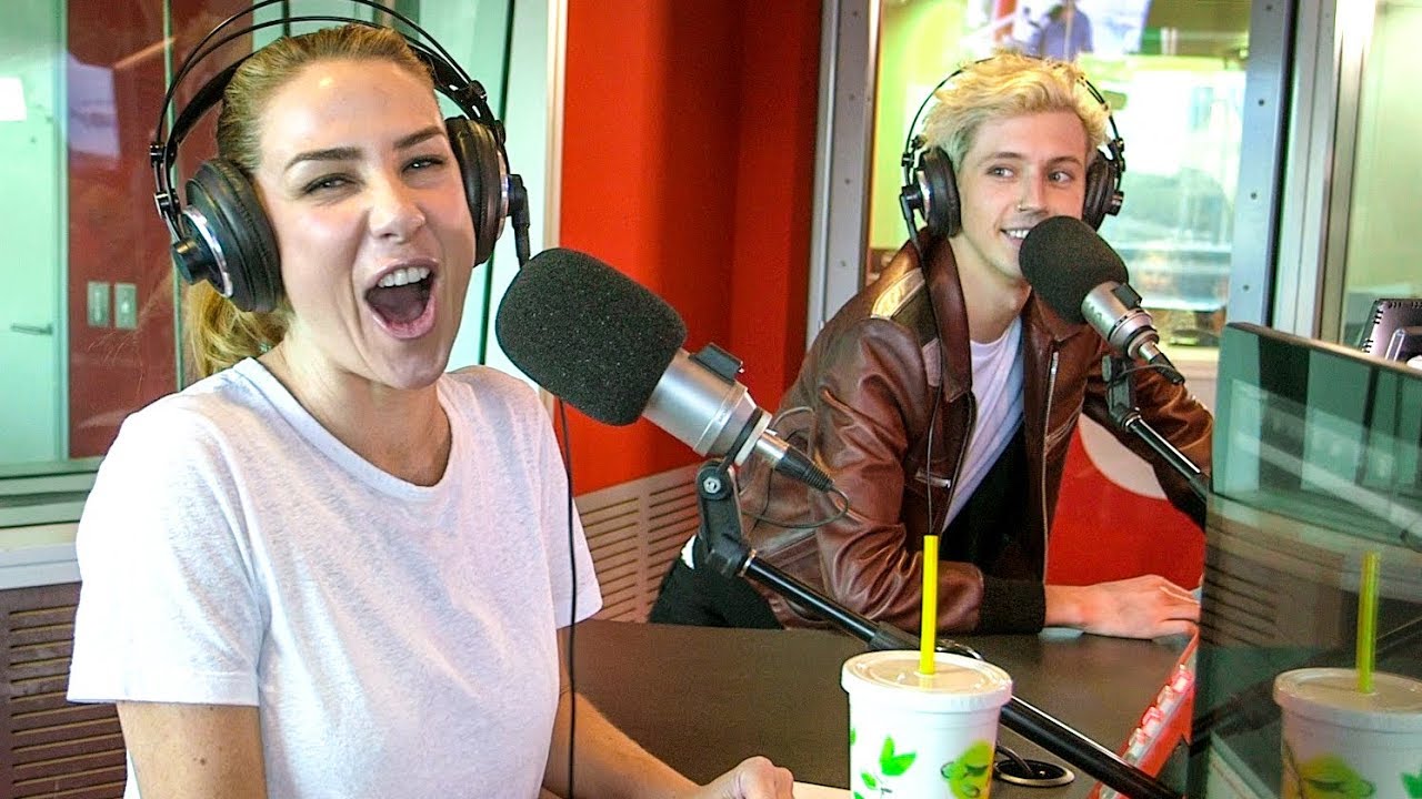 Troye Sivan smashes Kate Ritchie in Quick Draw!