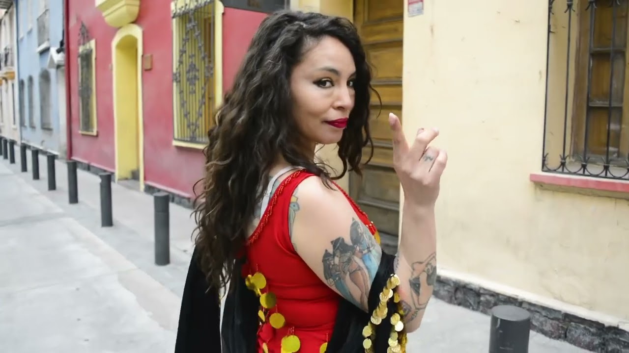 Melaya Leff por Nazli