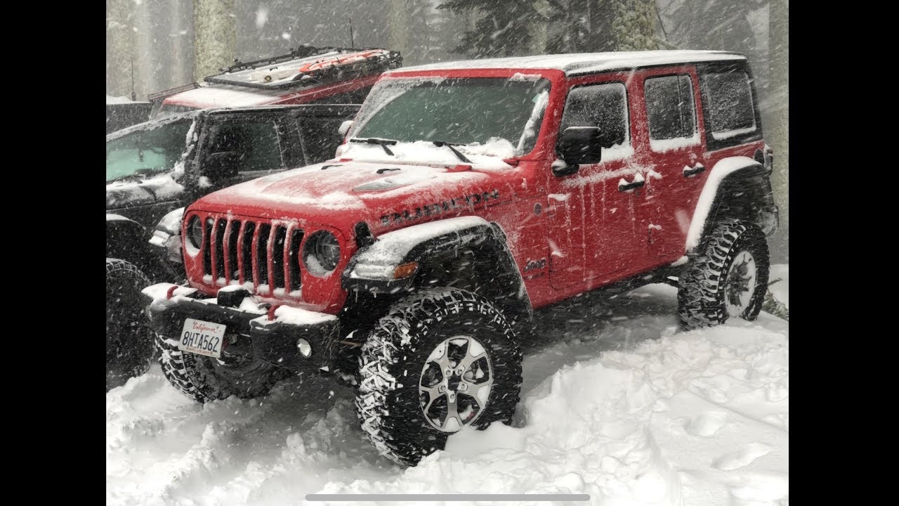 NO CHAINS    Jeeps chasing a snow storm at MET