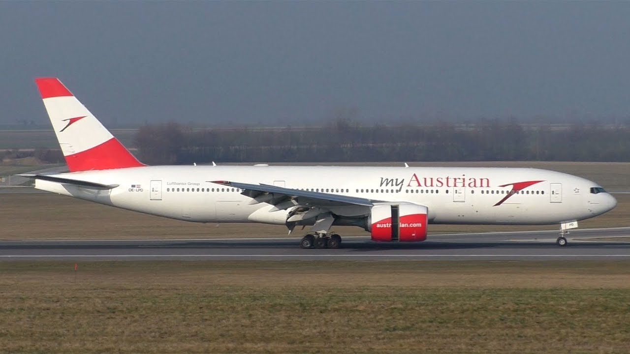 Austrian Airlines Boeing 777 landing at Vienna Airport | OE-LPD