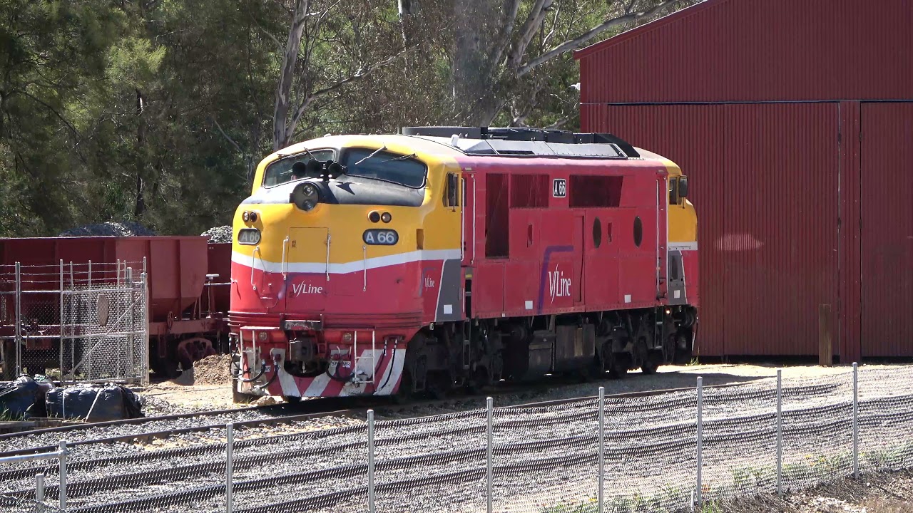 COLD DIESEL LOCOMOTIVE STARTUP - V/Line Passenger A66
