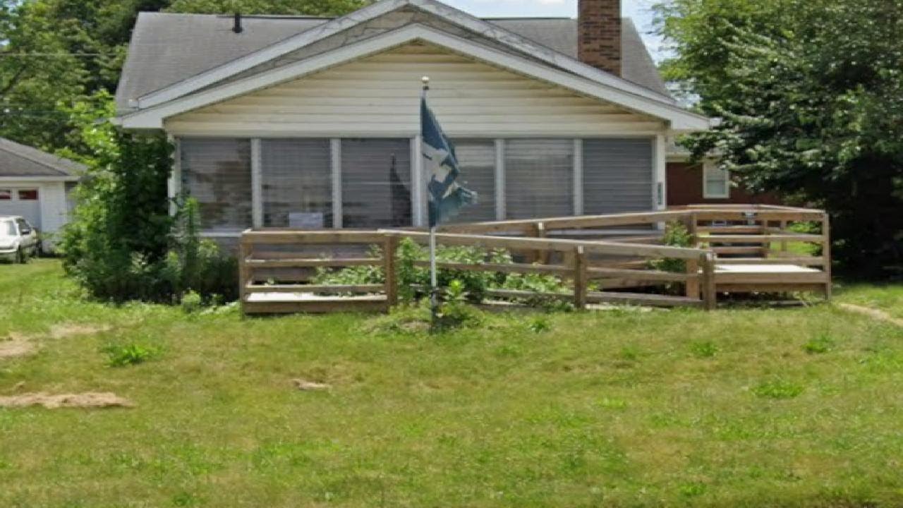 5325 E 10th Street, Indianapolis, IN Presented by Matt Armstrong.