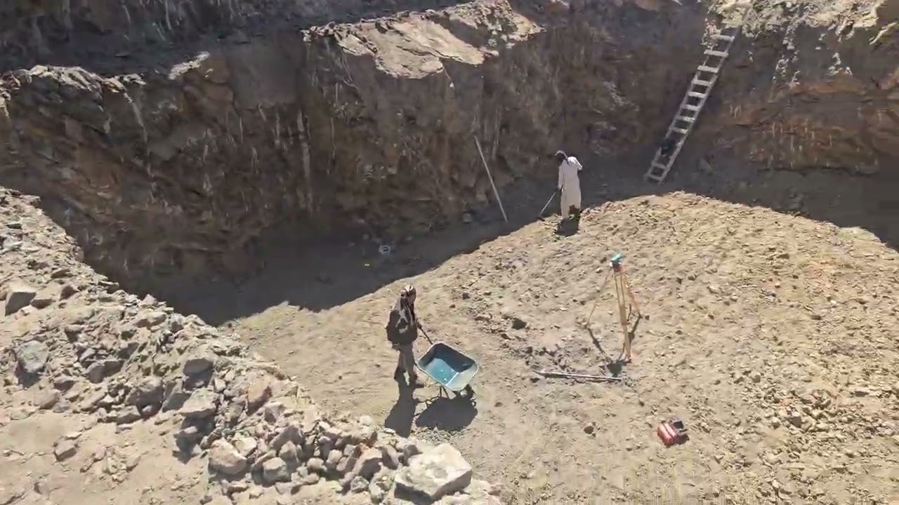 من يوميات الموقع - مشروع محطة مزايا - خميس مشيط -  انتهاء حفر خزانات المحروقات