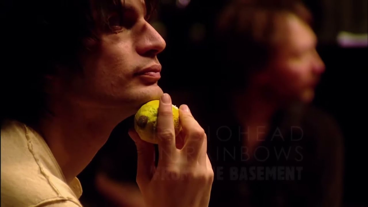 jonny greenwood shaking a lemon for 4 minutes straight