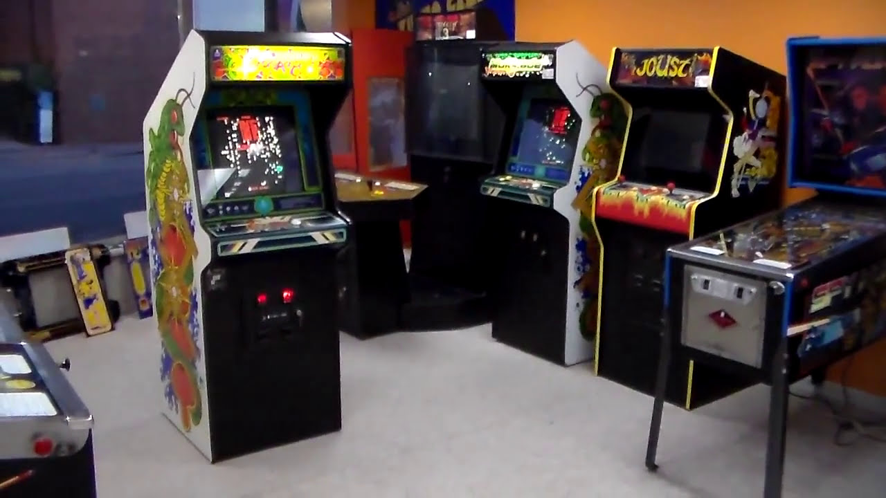 Original 1980 Atari Centipede Arcade Cabinet! The Most Beautiful Artwork Of All Time????