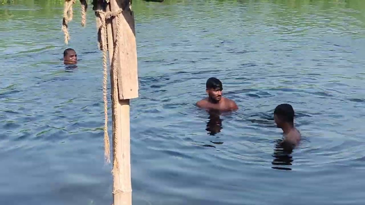 Mera bhatija aur mera bhai nadi me nahate huye