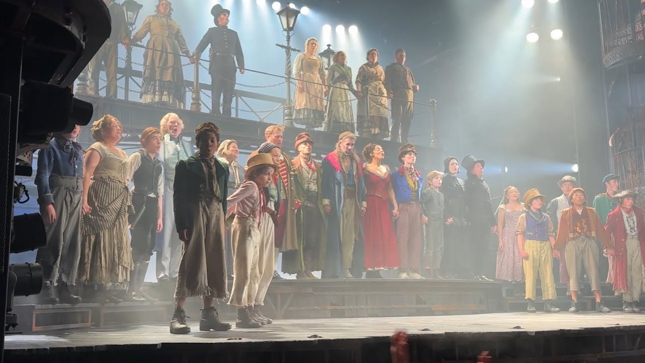 Oliver! Bows Gielgud Theatre 22/3/25 Simon Lipkin Shanay Holmes Matthew Bourne
