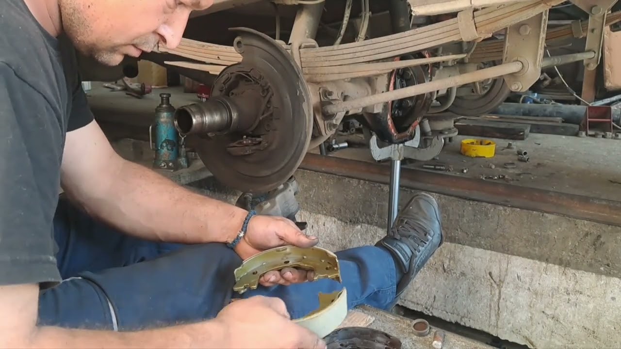 Zamena zadnjih diskova, disk pločica i paknova ručne kočnice. IVECO DAILY III