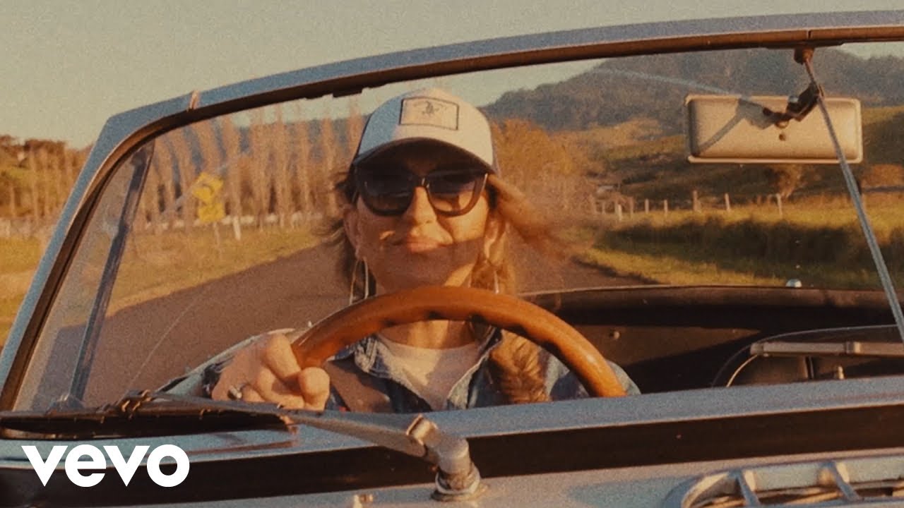 Tania Nichamin - Sunsets (Official Music Video)
