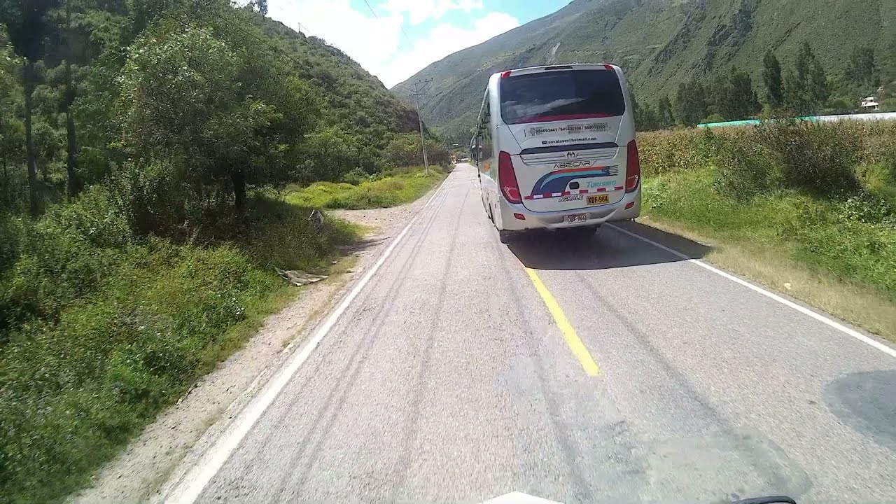 Cusco: Huaran - Calca morning commute in the Sacred Valley