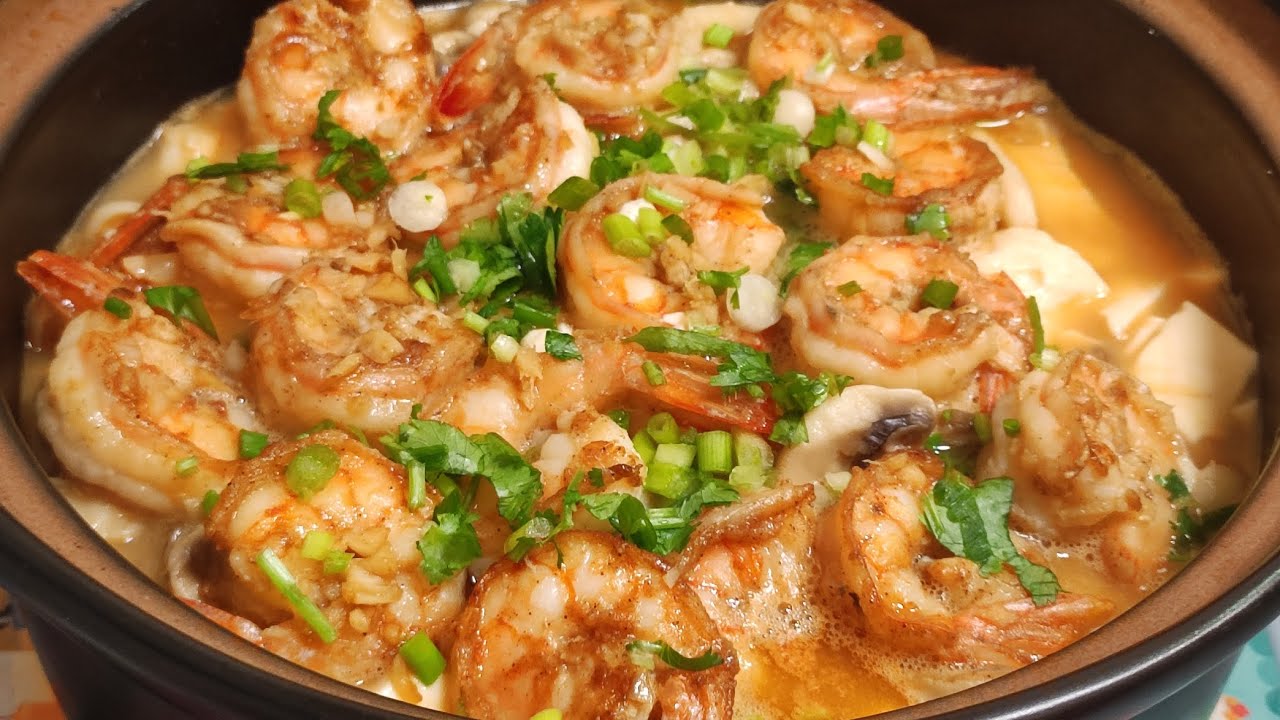 鮮蝦菌菇豆腐煲 ,上桌孩子们連湯汁都吃完,真的好吃又下飯