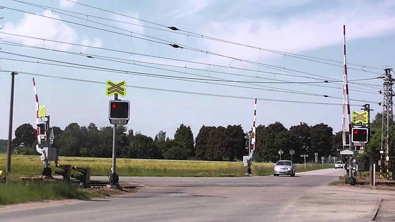 Železniční přejezd Opatovice nad Labem-Pohřebačka #1 [P5366] - 13.6.2013 / Czech railroad crossing