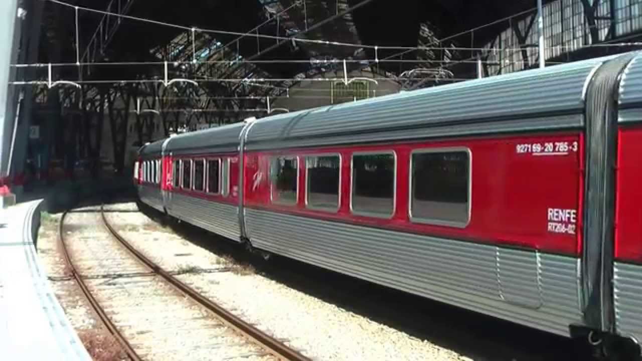 Sortida del Tarraco Talgo de l'Estació de França