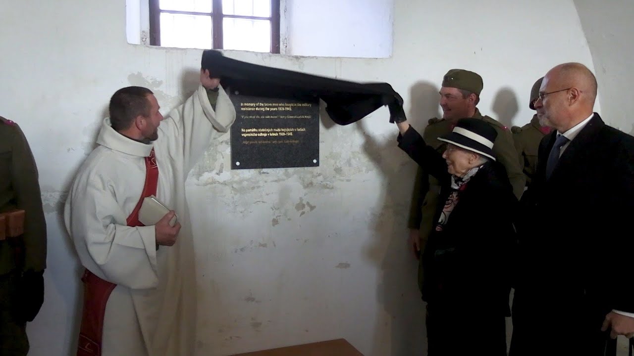 TEREZÍN: V Malé pevnosti odhalili pamětní desku vojenskému odboji