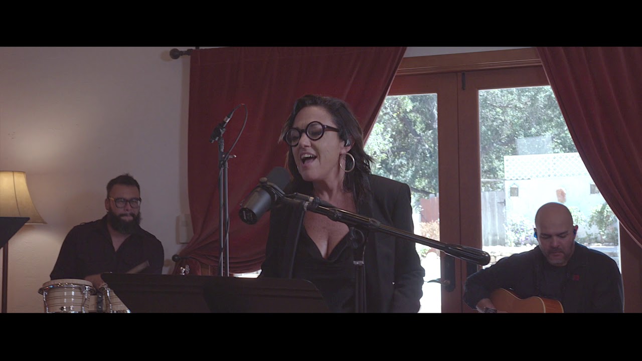 Claudia Brant -  Piensa un poco en mi (Sincera Acoustic Sessions)