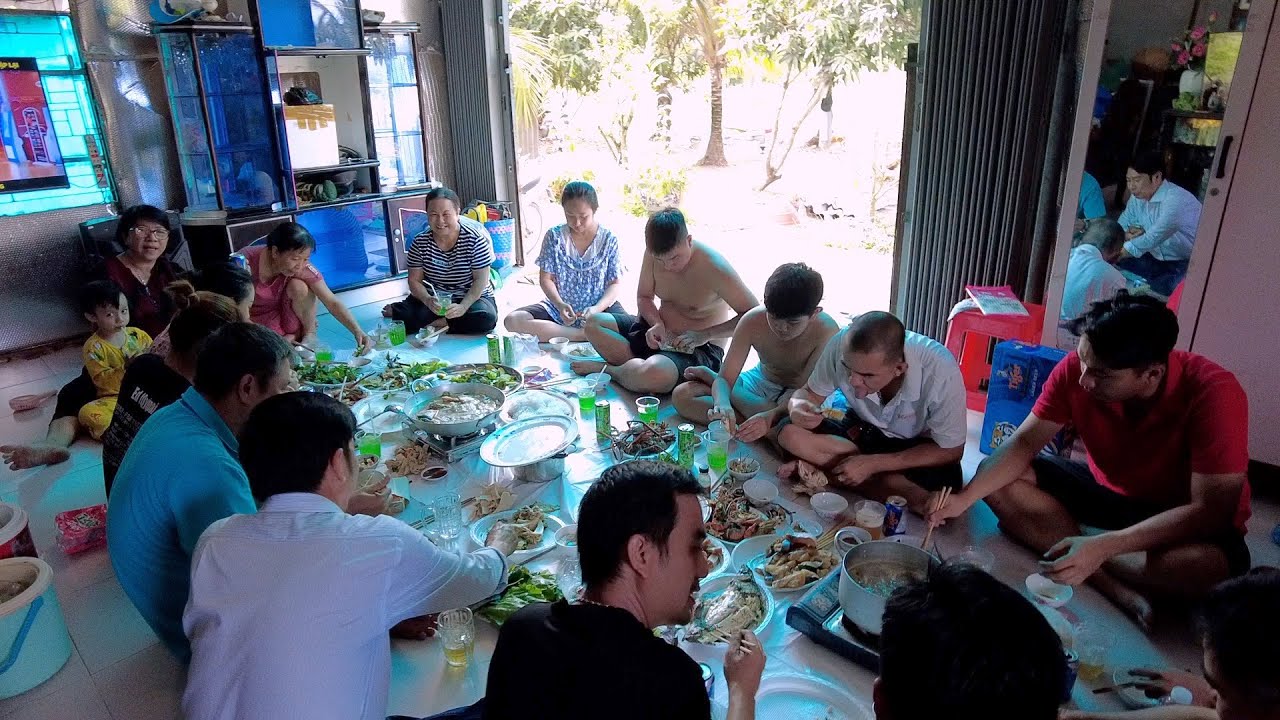 Bữa Tiệc Chiêu Đãi Thịnh Soạn Sau Khi Tác Hầm Bắt Cá