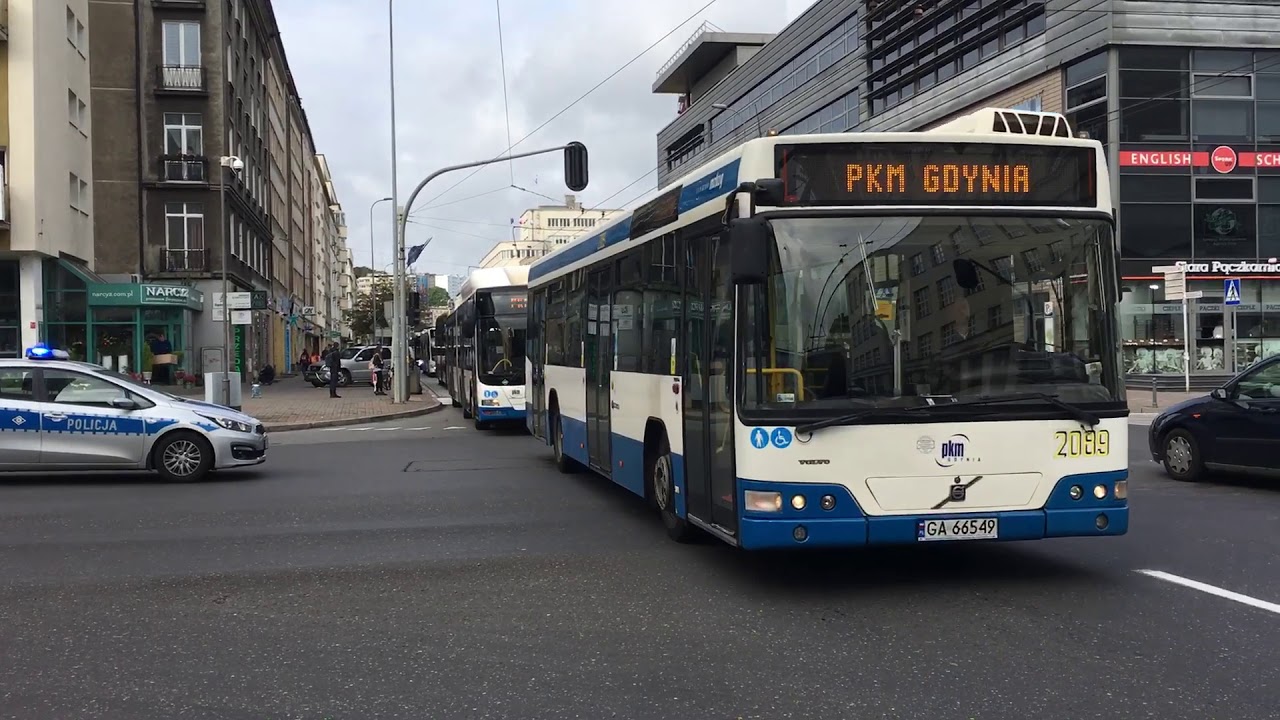 Parada pojazdów komunikacji miejskiej w Gdyni - 90 lat komunikacji miejskiej w Gdyni