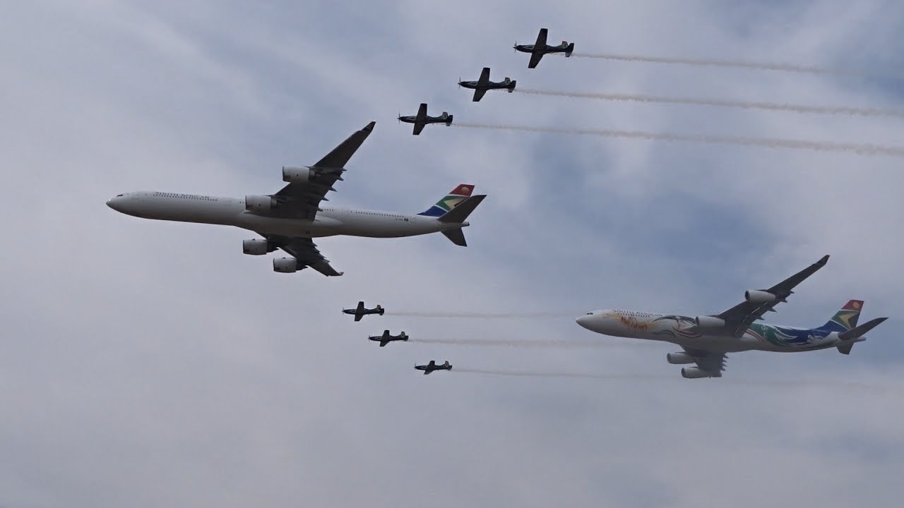 SAAF and SAA displaying its might performing a demo flights and formation flying!