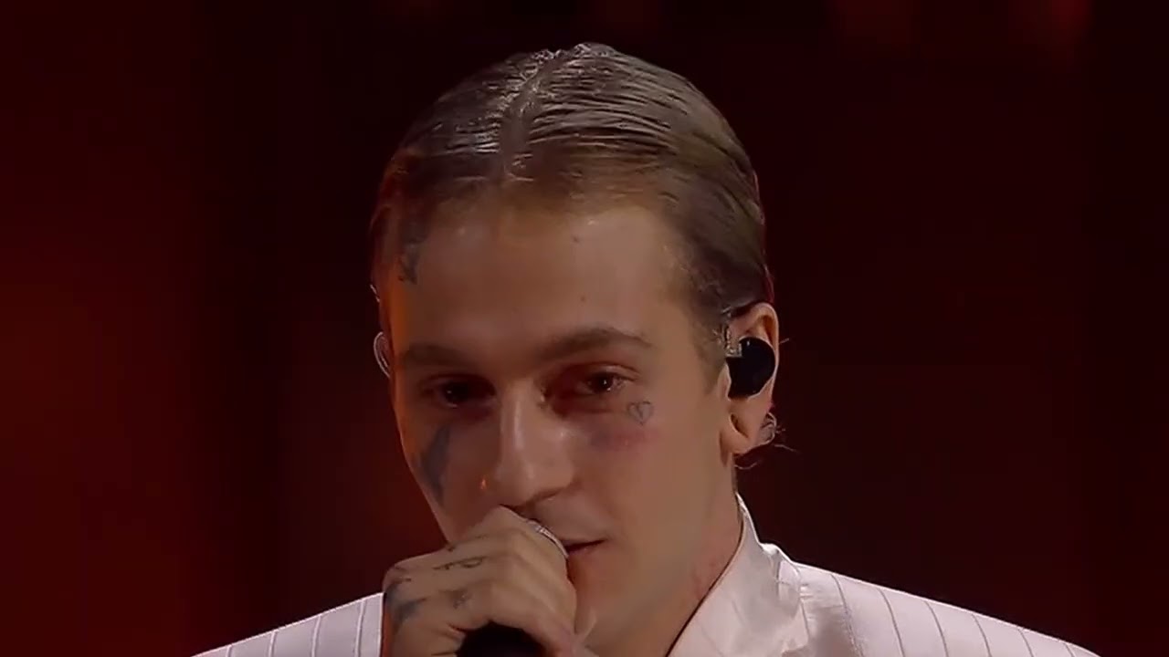 CHIELLO DURANTE LA SERATA COVER DI SANREMO #chiello #sanremo #meme