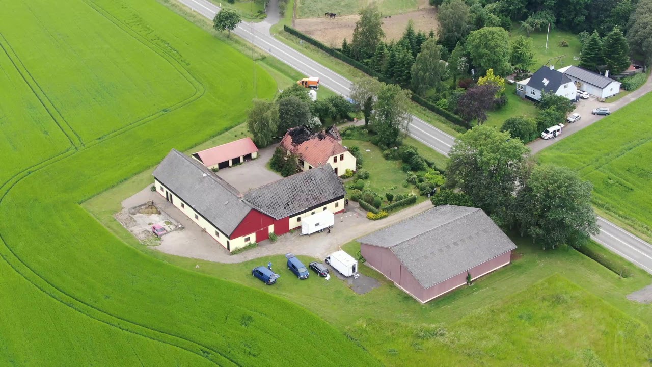 Drone optagelser: Efterforskere unders&oslash;ger drabssag ved Vemmelev